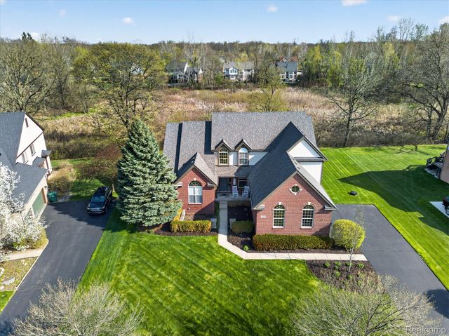 3226 Estate View Court, Commerce Charter Township, MI 48382