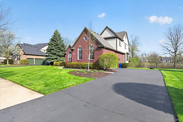 3226 Estate View Court, Commerce Charter Township, MI 48382