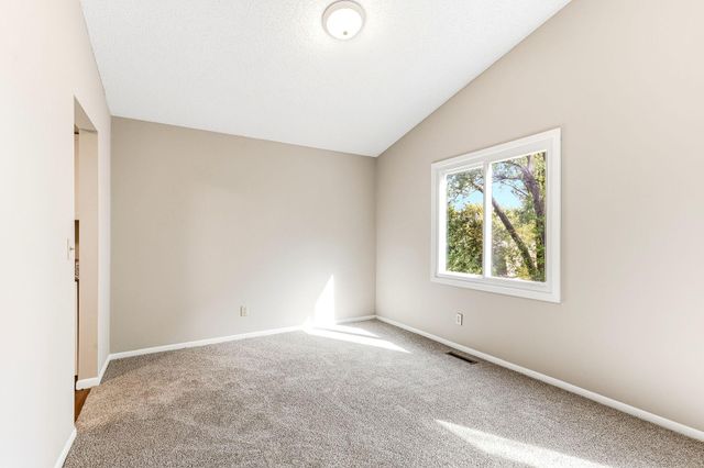 13205 W Manor Boulevard, Burnsville, MN 55337