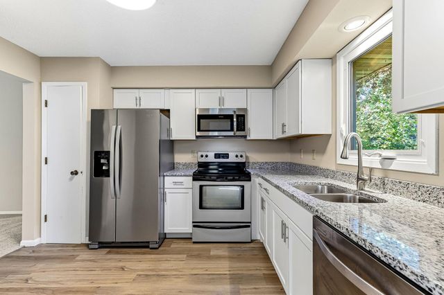 13205 W Manor Boulevard, Burnsville, MN 55337