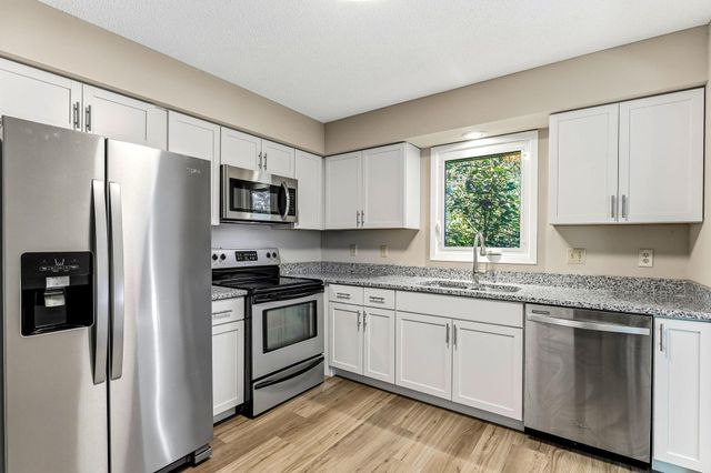 13205 W Manor Boulevard, Burnsville, MN 55337