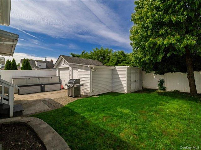 2864 Saint Johns Road, Oceanside, NY 11572