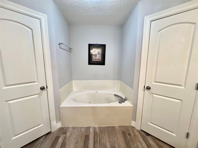 108 Audubon Woods Drive, Richwood, TX 77531