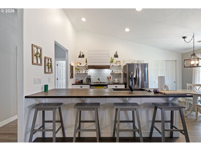 133 SILVERADO St, Roseburg, OR 97471