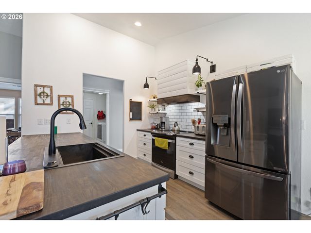 133 SILVERADO St, Roseburg, OR 97471