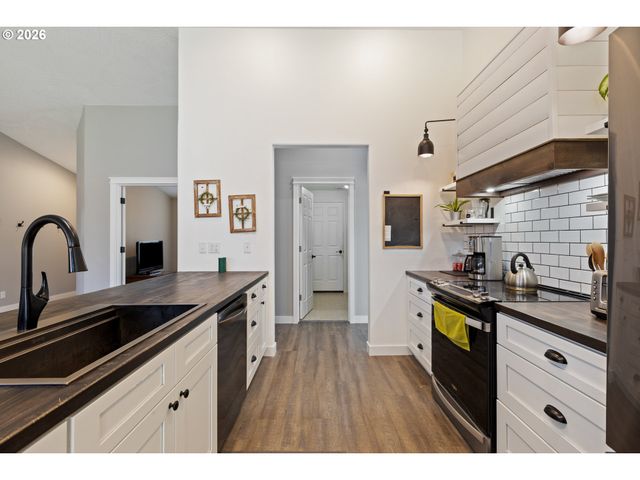 133 SILVERADO St, Roseburg, OR 97471