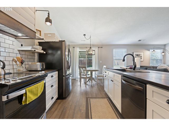 133 SILVERADO St, Roseburg, OR 97471