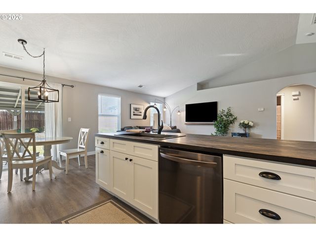 133 SILVERADO St, Roseburg, OR 97471