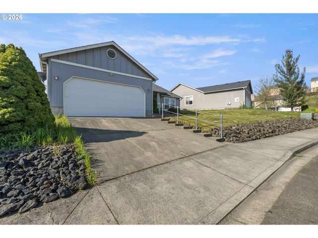 133 SILVERADO St, Roseburg, OR 97471