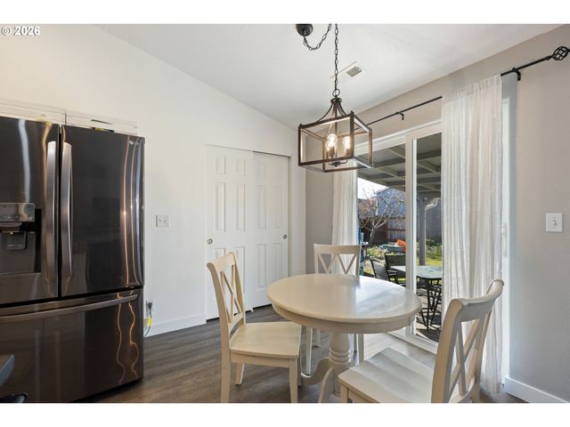 133 SILVERADO St, Roseburg, OR 97471