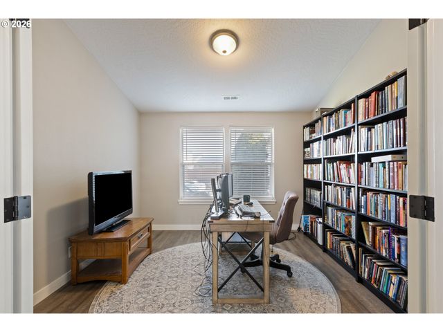 133 SILVERADO St, Roseburg, OR 97471