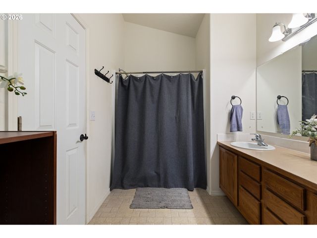 133 SILVERADO St, Roseburg, OR 97471