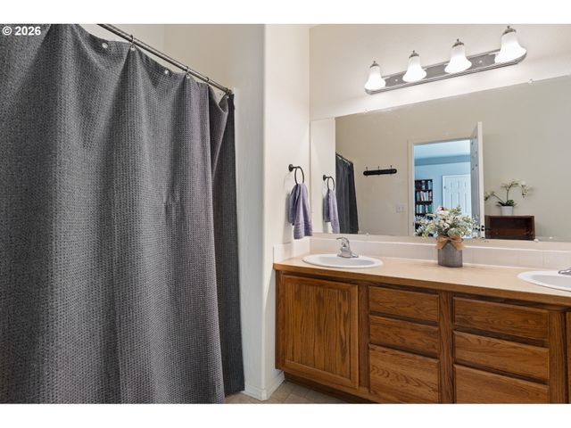 133 SILVERADO St, Roseburg, OR 97471