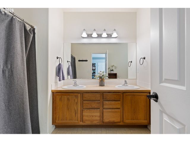 133 SILVERADO St, Roseburg, OR 97471