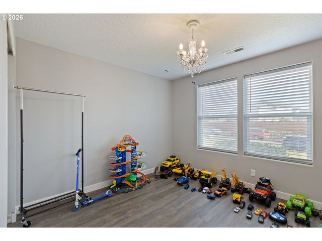 133 SILVERADO St, Roseburg, OR 97471