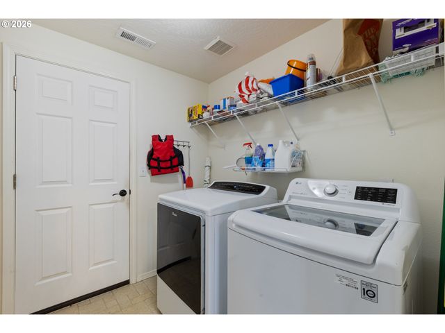 133 SILVERADO St, Roseburg, OR 97471