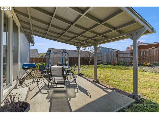 133 SILVERADO St, Roseburg, OR 97471