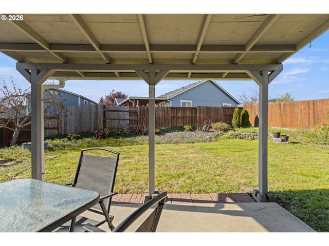 133 SILVERADO St, Roseburg, OR 97471