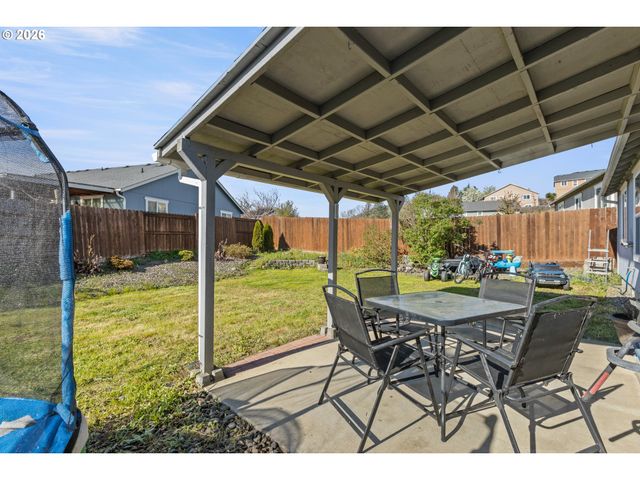 133 SILVERADO St, Roseburg, OR 97471