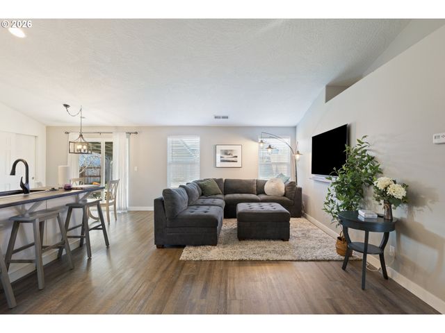 133 SILVERADO St, Roseburg, OR 97471