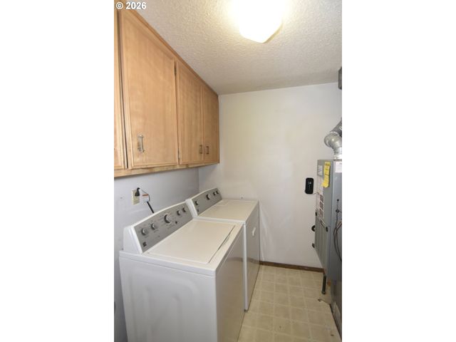 2180 W 24TH Ave, Eugene, OR 97405