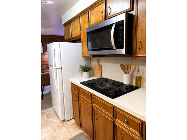 2180 W 24TH Ave, Eugene, OR 97405