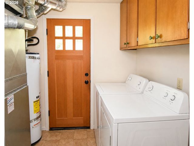 2180 W 24TH Ave, Eugene, OR 97405