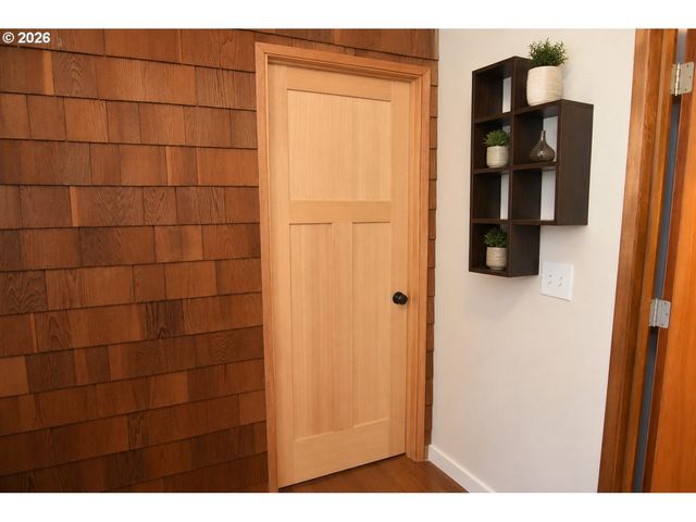 2180 W 24TH Ave, Eugene, OR 97405