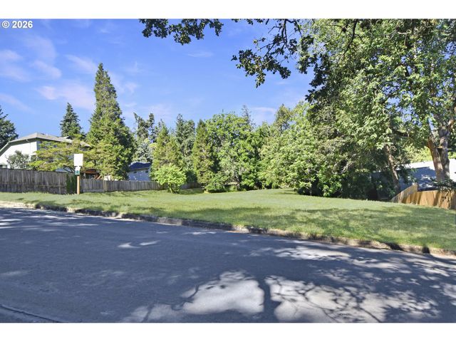 2180 W 24TH Ave, Eugene, OR 97405