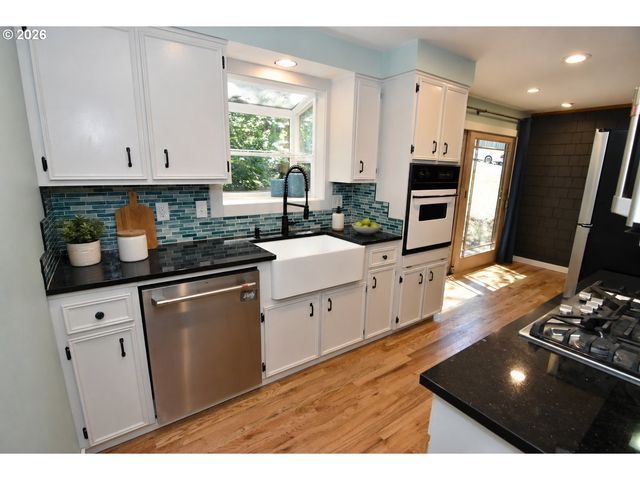 2180 W 24TH Ave, Eugene, OR 97405