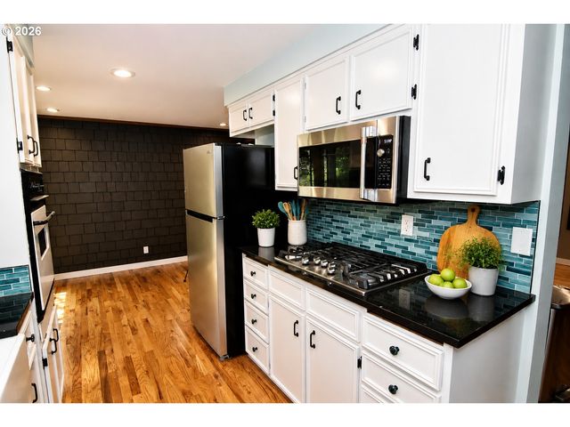 2180 W 24TH Ave, Eugene, OR 97405