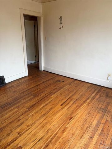 5902 Wayburn Street, Detroit, MI 48224