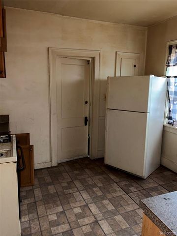 5902 Wayburn Street, Detroit, MI 48224