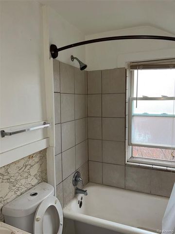 5902 Wayburn Street, Detroit, MI 48224