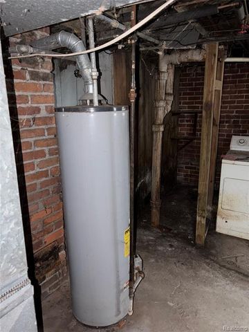 5902 Wayburn Street, Detroit, MI 48224