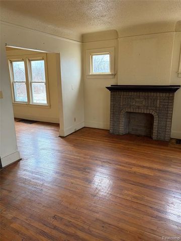 5902 Wayburn Street, Detroit, MI 48224