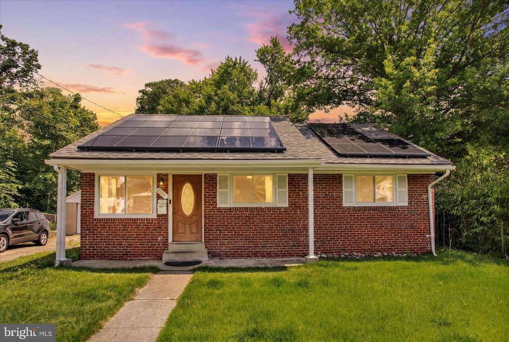 8215 16TH AVE, Hyattsville, MD 20783