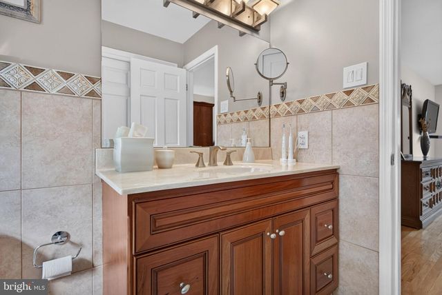 2010 QUEEN ANNE RD, Cherry Hill, NJ 08003