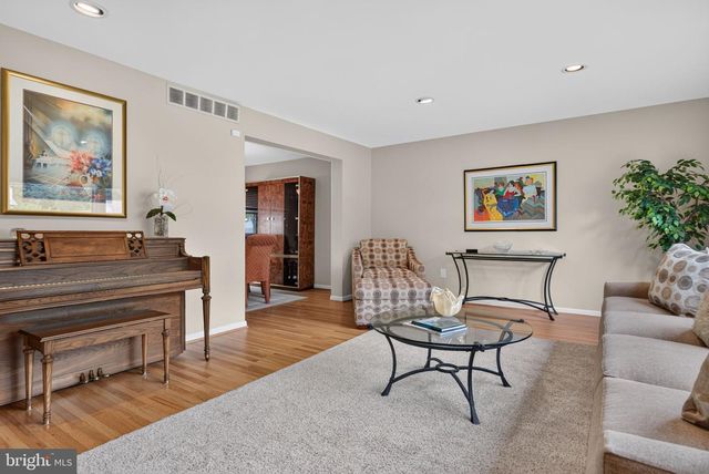 2010 QUEEN ANNE RD, Cherry Hill, NJ 08003