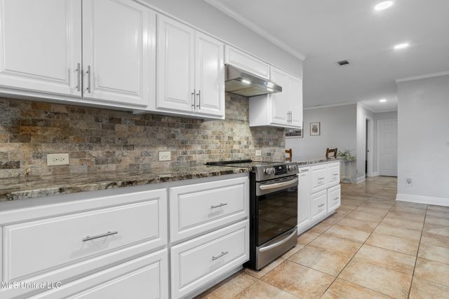 3717 Johnston Road, Gautier, MS 39553