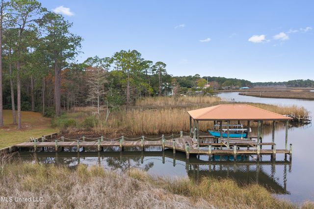 3717 Johnston Road, Gautier, MS 39553