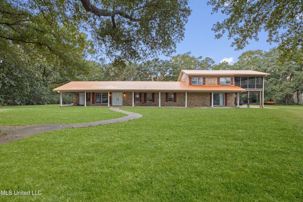 3717 Johnston Road, Gautier, MS 39553