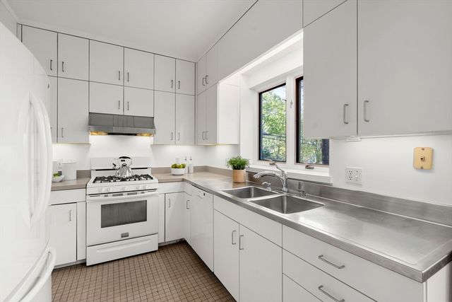 99-101 Larch Rd 99, Cambridge, MA 02138