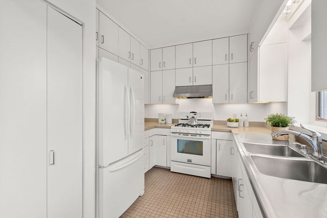 99-101 Larch Rd 99, Cambridge, MA 02138