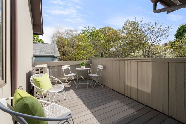 99-101 Larch Rd 99, Cambridge, MA 02138