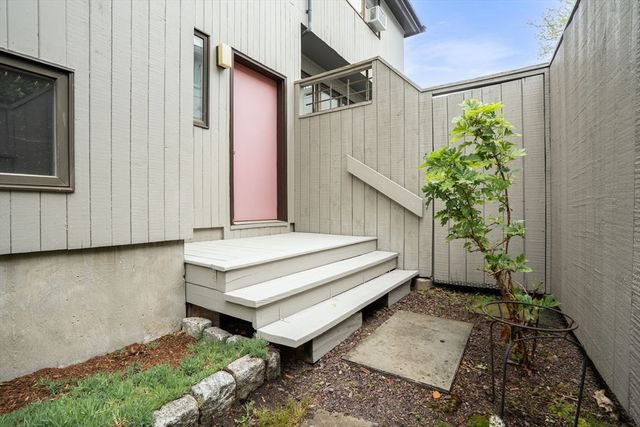 99-101 Larch Rd 99, Cambridge, MA 02138