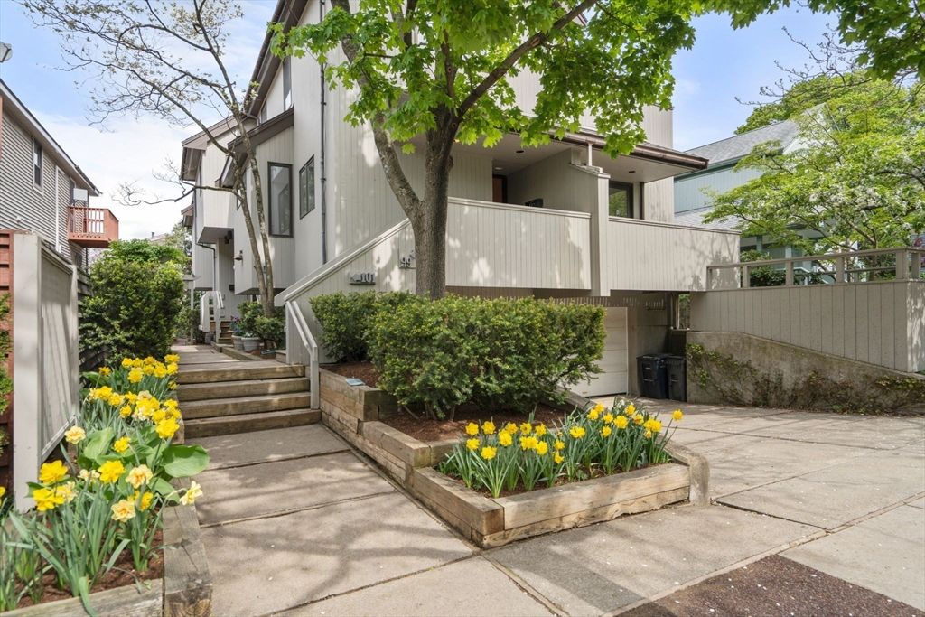 99-101 Larch Rd 99, Cambridge, MA 02138