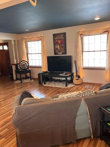 W53N813 Manchester SQUARE, Cedarburg, WI 53012