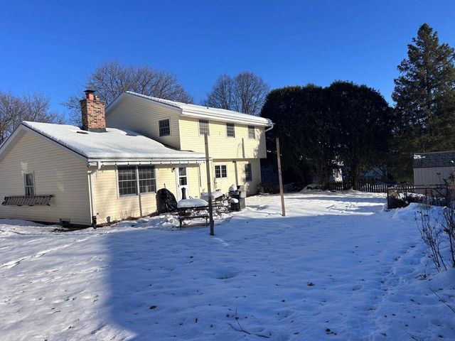 W53N813 Manchester SQUARE, Cedarburg, WI 53012