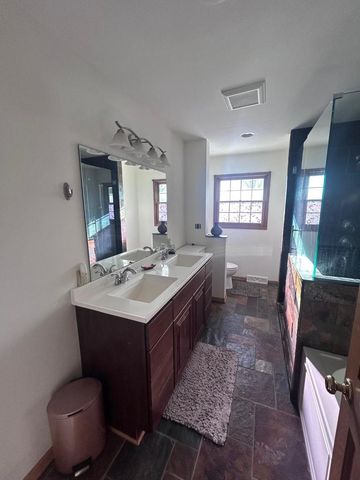 W53N813 Manchester SQUARE, Cedarburg, WI 53012